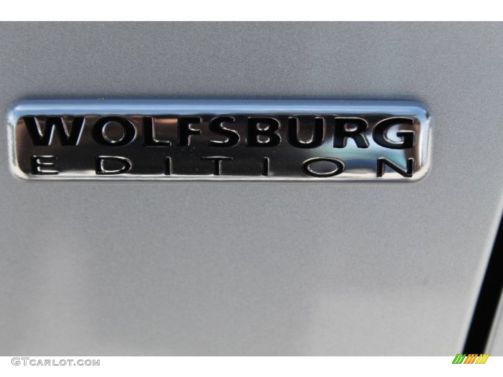 2015 Volkswagen Passat Wolfsburg Edition Sedan Marks and Logos Photos