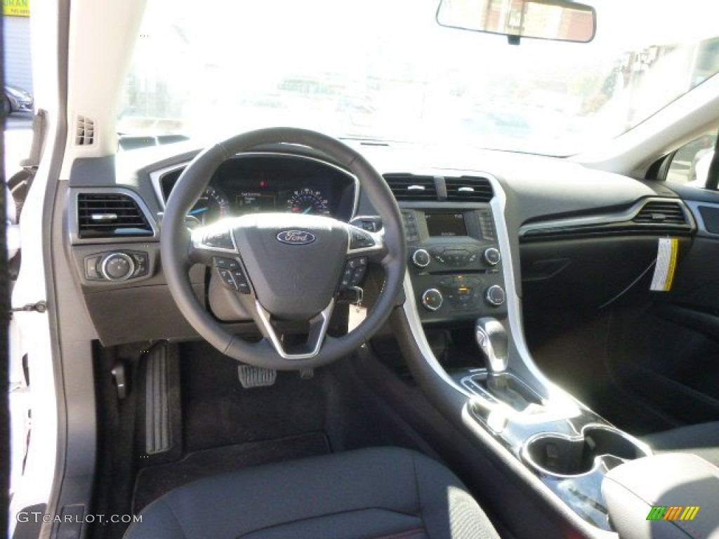 2015 Fusion SE - White Platinum Metallic / Charcoal Black photo #12