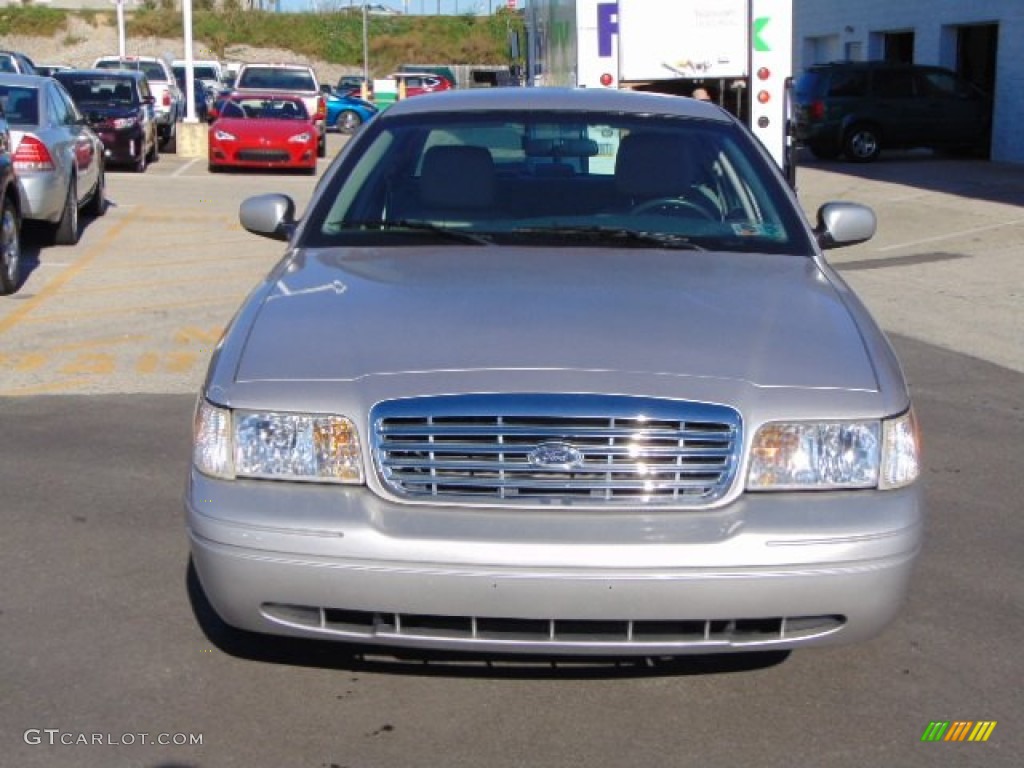 2011 Crown Victoria LX - Silver Birch Metallic / Medium Light Stone photo #4