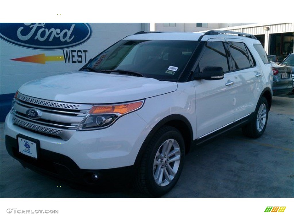 2015 Explorer XLT - Oxford White / Charcoal Black photo #2