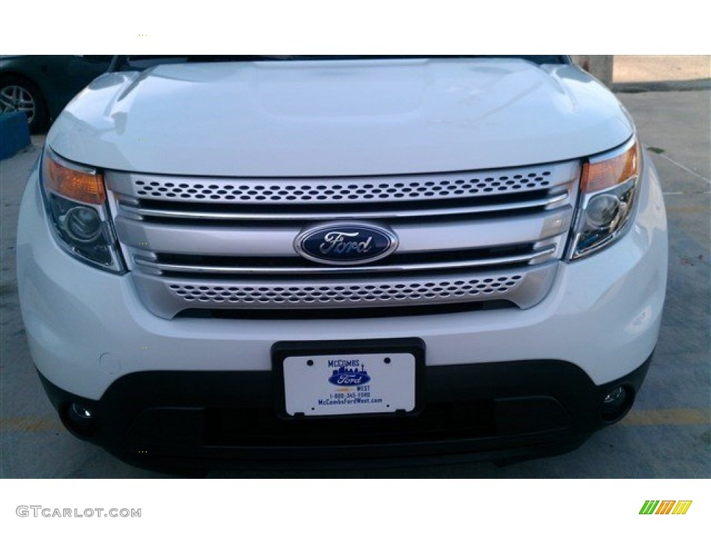 2015 Explorer XLT - Oxford White / Charcoal Black photo #5