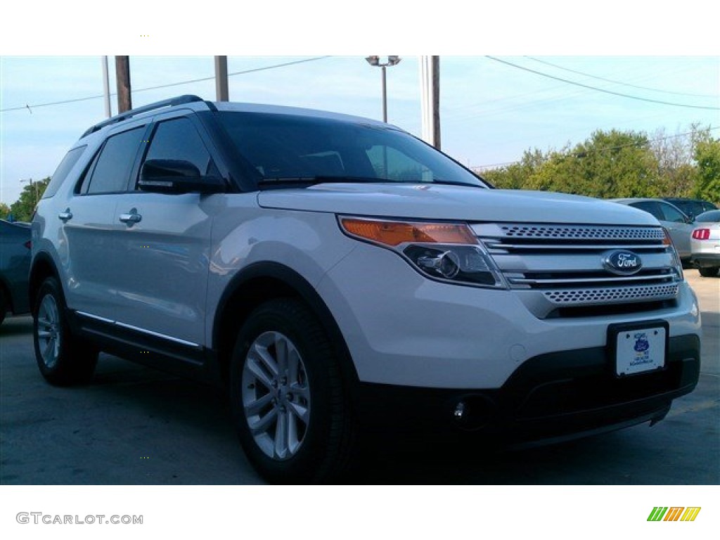 2015 Explorer XLT - Oxford White / Charcoal Black photo #8