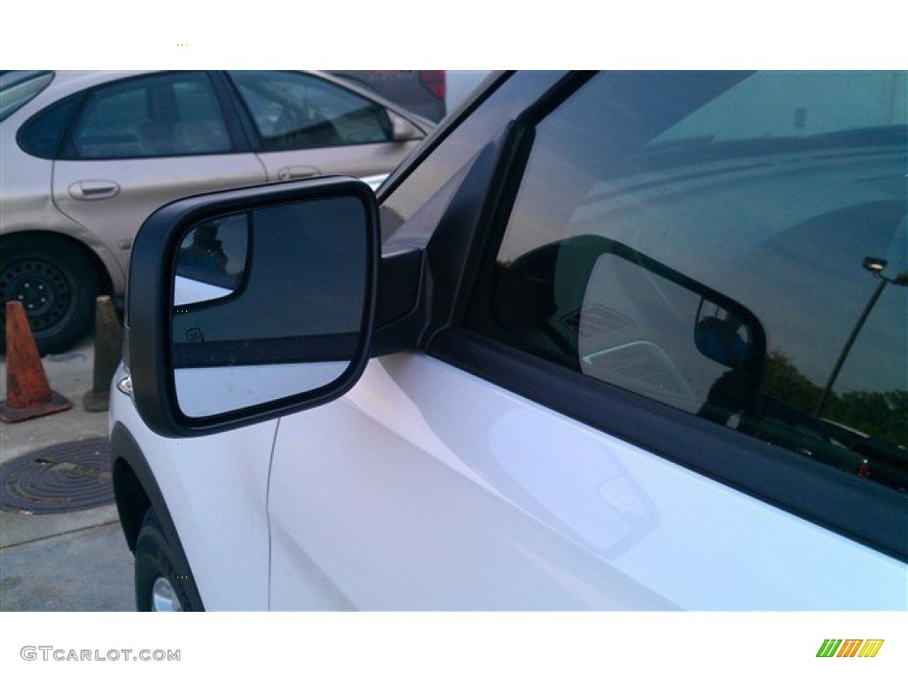 2015 Explorer XLT - Oxford White / Charcoal Black photo #23