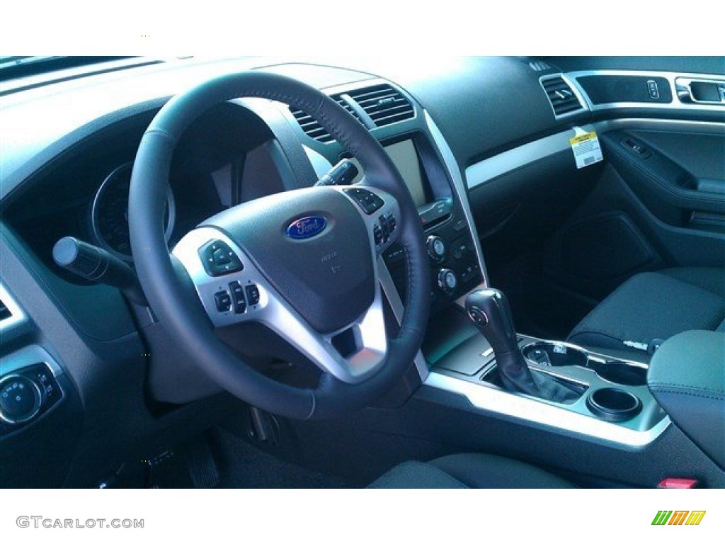 2015 Explorer XLT - Oxford White / Charcoal Black photo #28