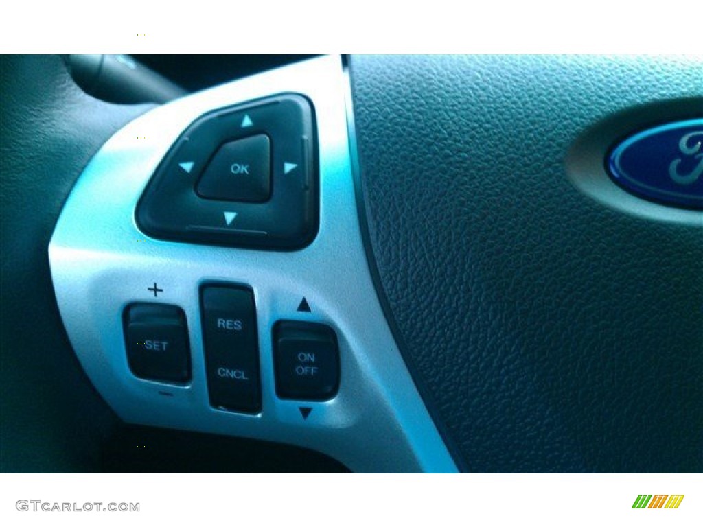 2015 Explorer XLT - Oxford White / Charcoal Black photo #31