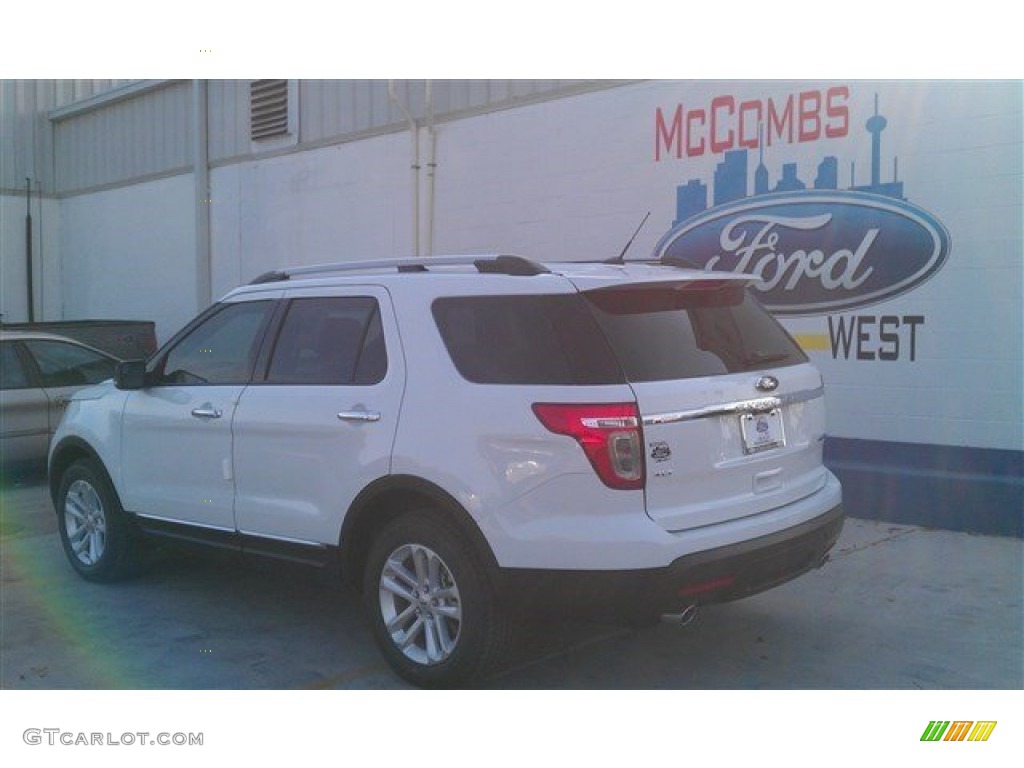2015 Explorer XLT - Oxford White / Charcoal Black photo #40