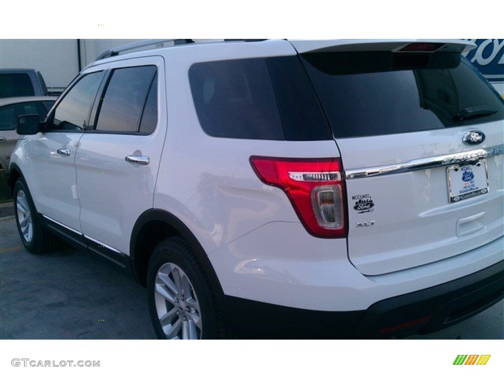 2015 Explorer XLT - Oxford White / Charcoal Black photo #42