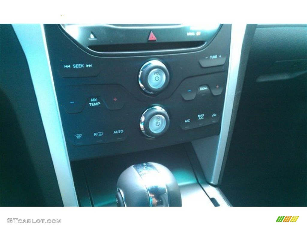 2015 Explorer XLT - Oxford White / Charcoal Black photo #60