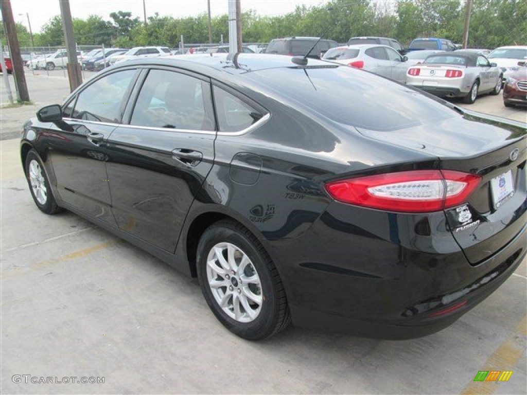 2015 Fusion S - Tuxedo Black Metallic / Earth Gray photo #14