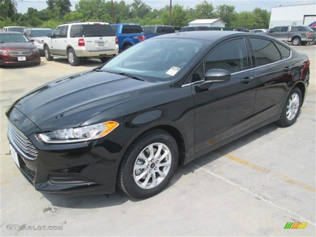 2015 Fusion S - Tuxedo Black Metallic / Earth Gray photo #35