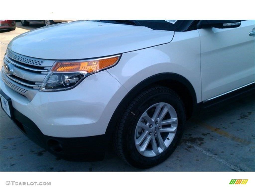 2015 Explorer XLT - White Platinum / Charcoal Black photo #2