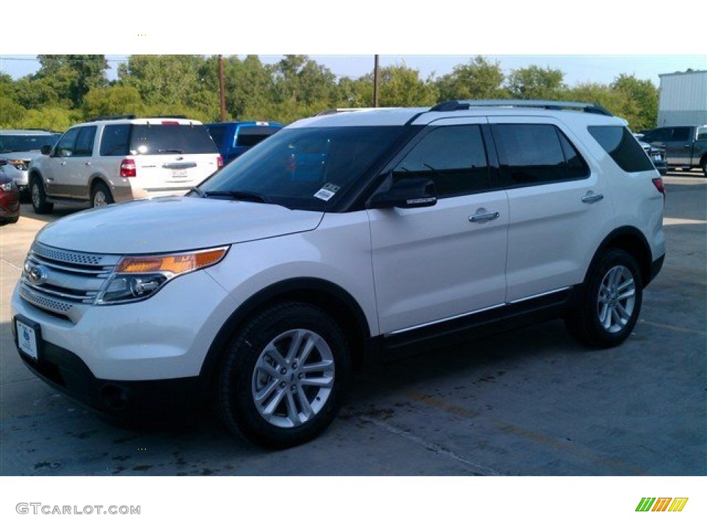 2015 Explorer XLT - White Platinum / Charcoal Black photo #37