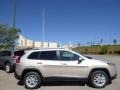 Cashmere Pearl - Cherokee Latitude 4x4 Photo No. 5