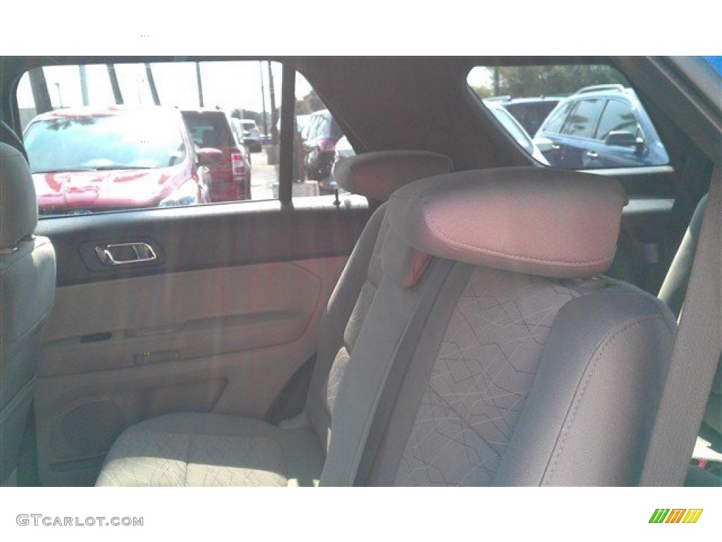 2015 Explorer FWD - Deep Impact Blue / Medium Light Stone photo #11