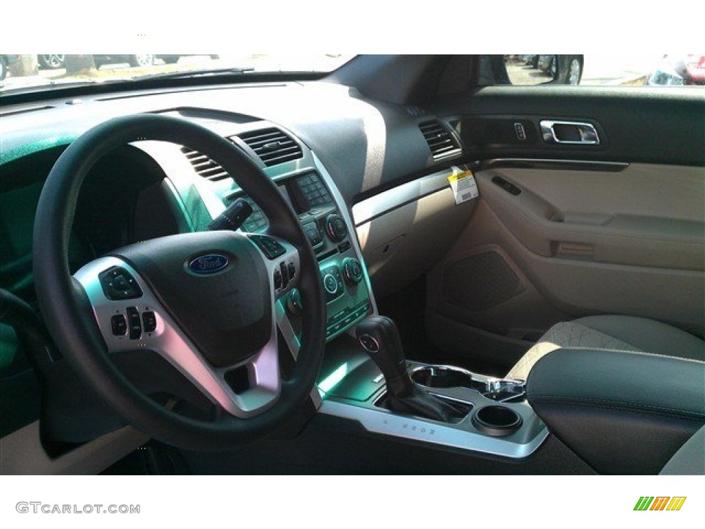 2015 Explorer FWD - Deep Impact Blue / Medium Light Stone photo #18