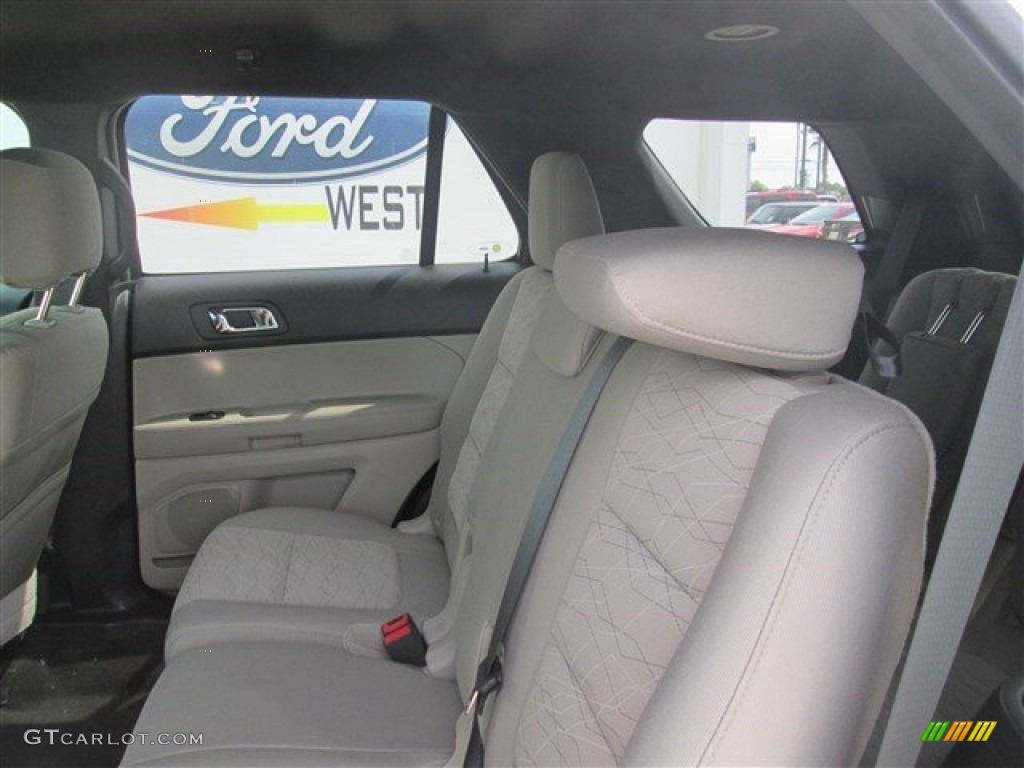 2015 Explorer FWD - Ingot Silver / Medium Light Stone photo #37