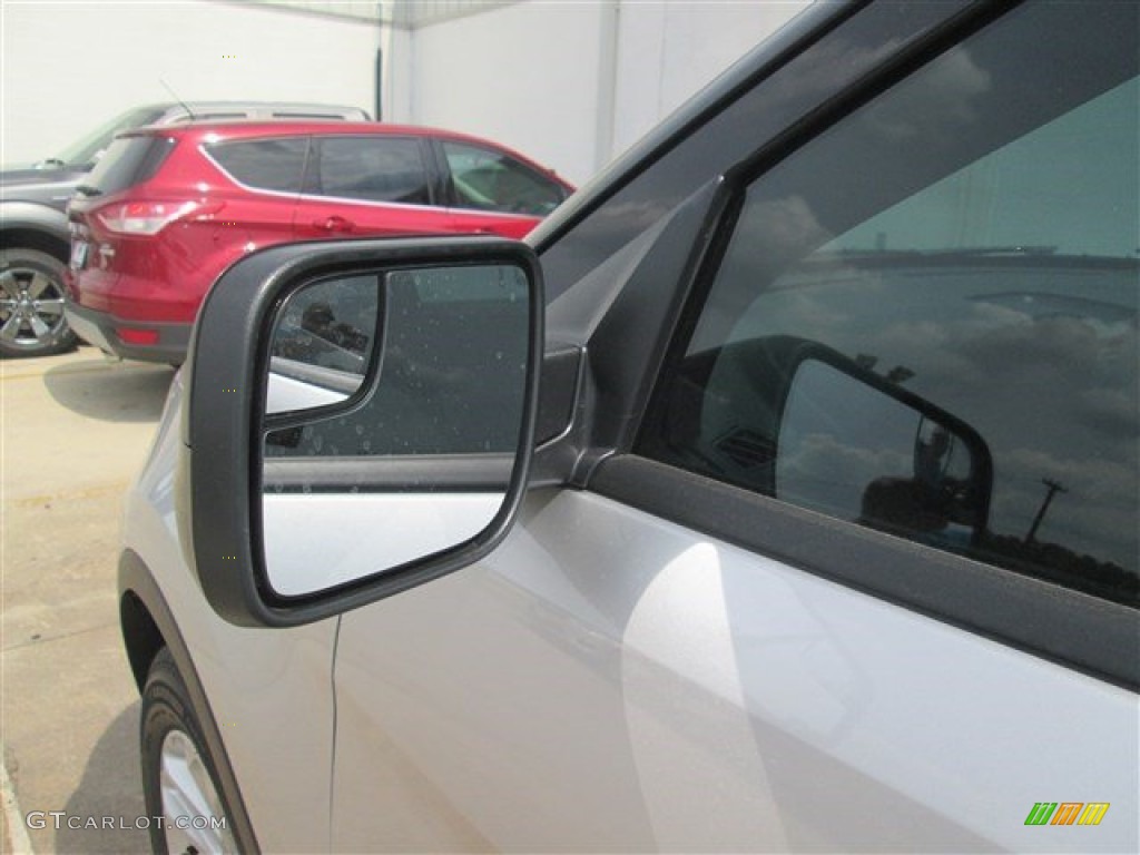 2015 Explorer FWD - Ingot Silver / Medium Light Stone photo #41