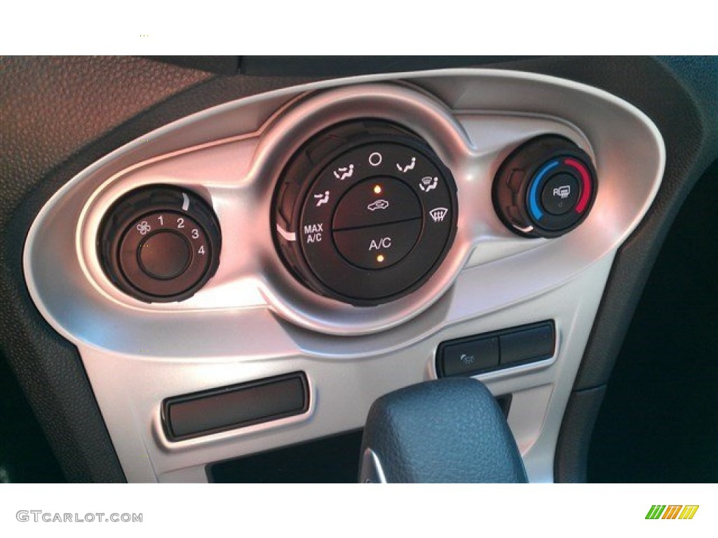 2014 Fiesta SE Hatchback - Ingot Silver / Charcoal Black photo #27