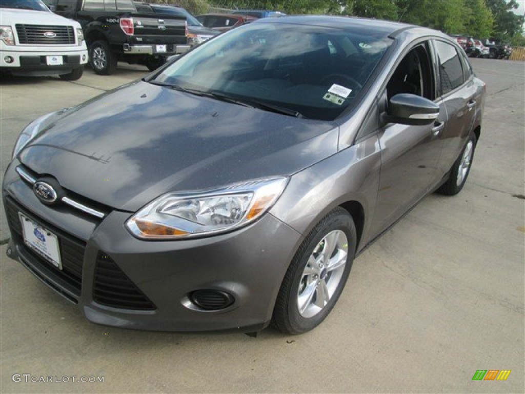 2014 Focus SE Sedan - Sterling Gray / Charcoal Black photo #20