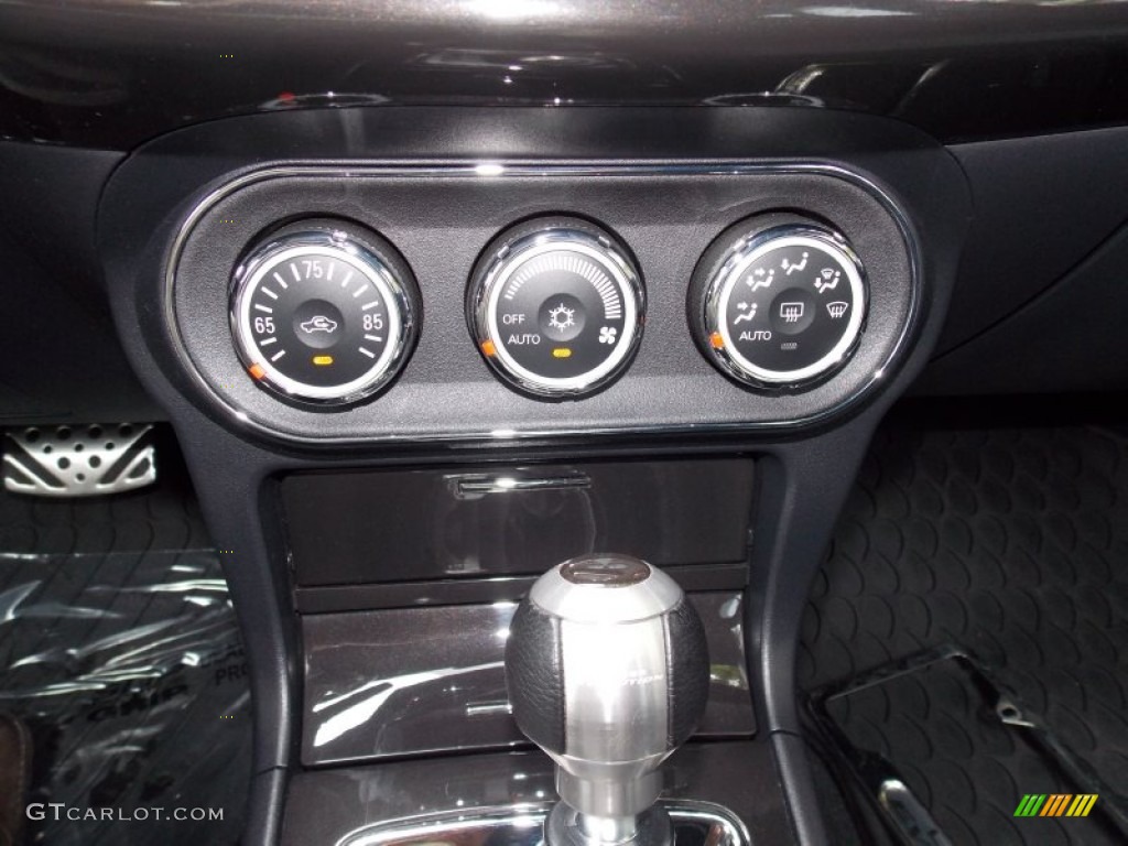 2010 Mitsubishi Lancer Evolution MR Controls Photos