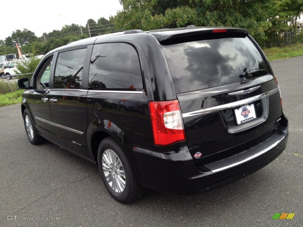 2015 Town & Country Limited Platinum - Brilliant Black Crystal Pearl / Black/Light Graystone photo #4