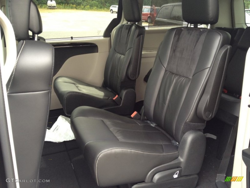 2015 Chrysler Town & Country Limited Platinum Rear Seat Photo #97594129