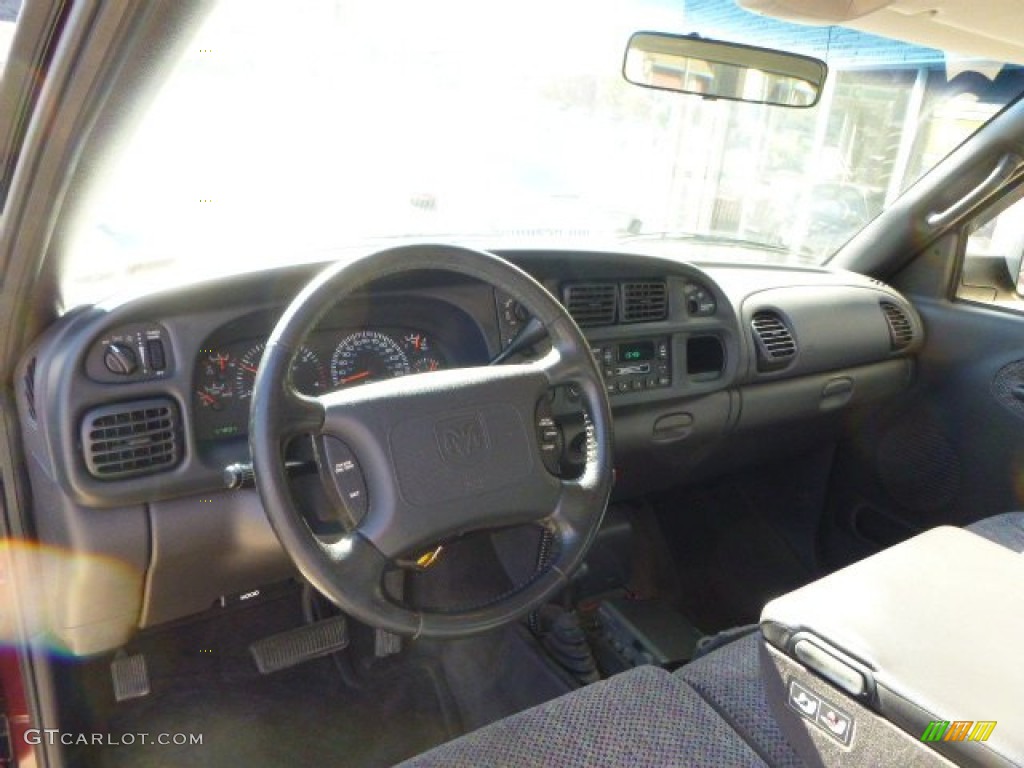 2001 Ram 2500 SLT Quad Cab 4x4 - Dark Garnet Red Pearl / Agate photo #13