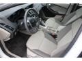 Oxford White - Focus SE 5-Door Photo No. 11