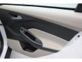 Oxford White - Focus SE 5-Door Photo No. 25