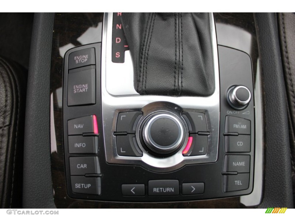 2007 Audi Q7 4.2 quattro Controls Photo #97617013