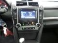 2014 Super White Toyota Camry SE  photo #25