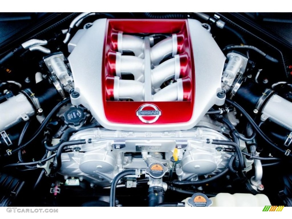 2014 Nissan GT-R Black Edition Engine Photos