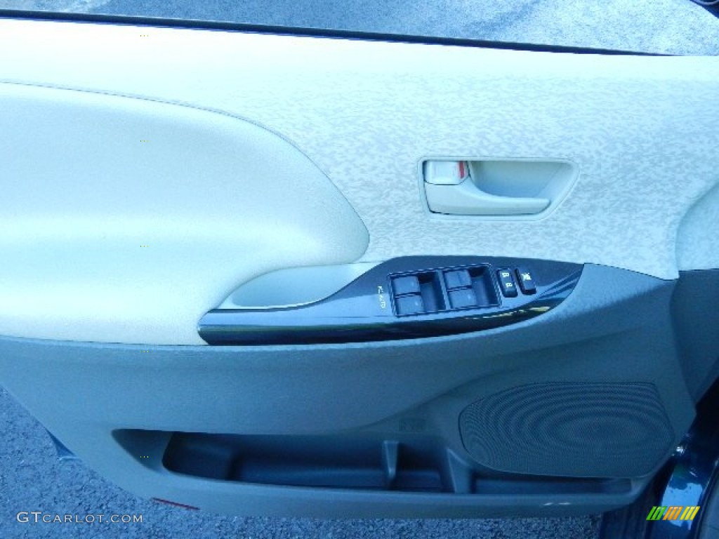 2011 Sienna V6 - South Pacific Blue Pearl / Bisque photo #12