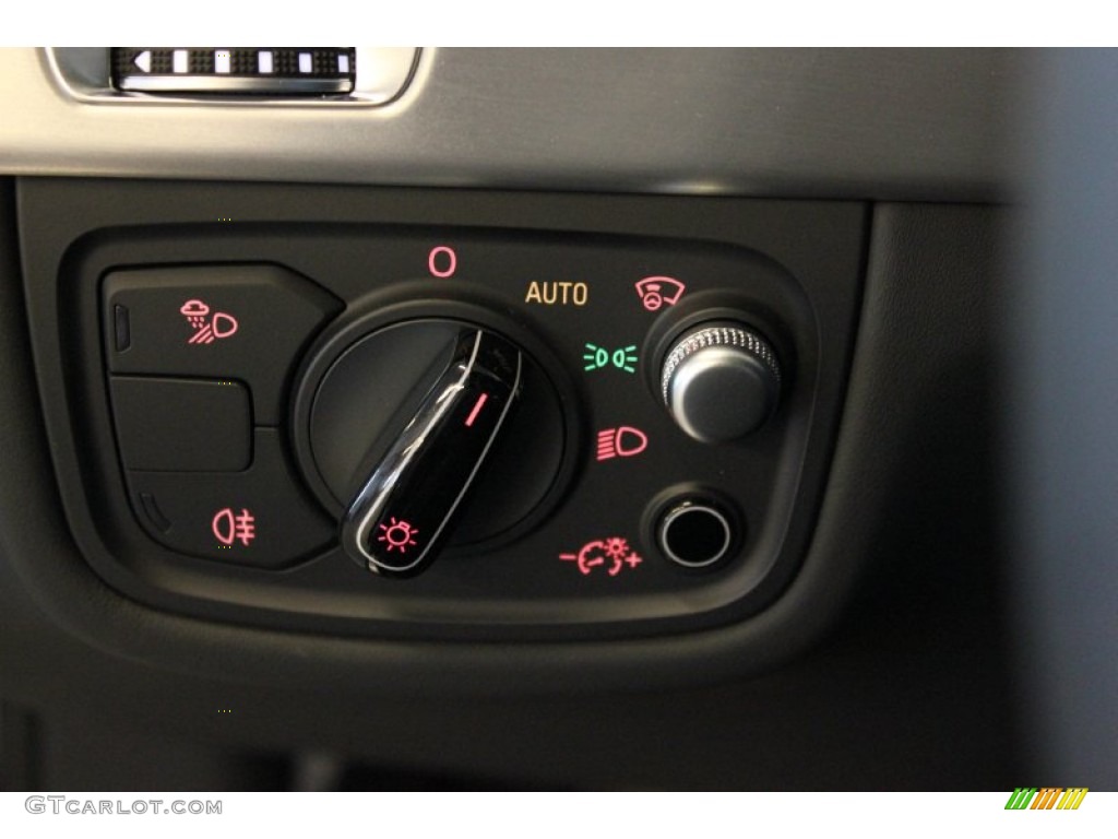 2015 Audi S8 quattro S Controls Photo #97648269