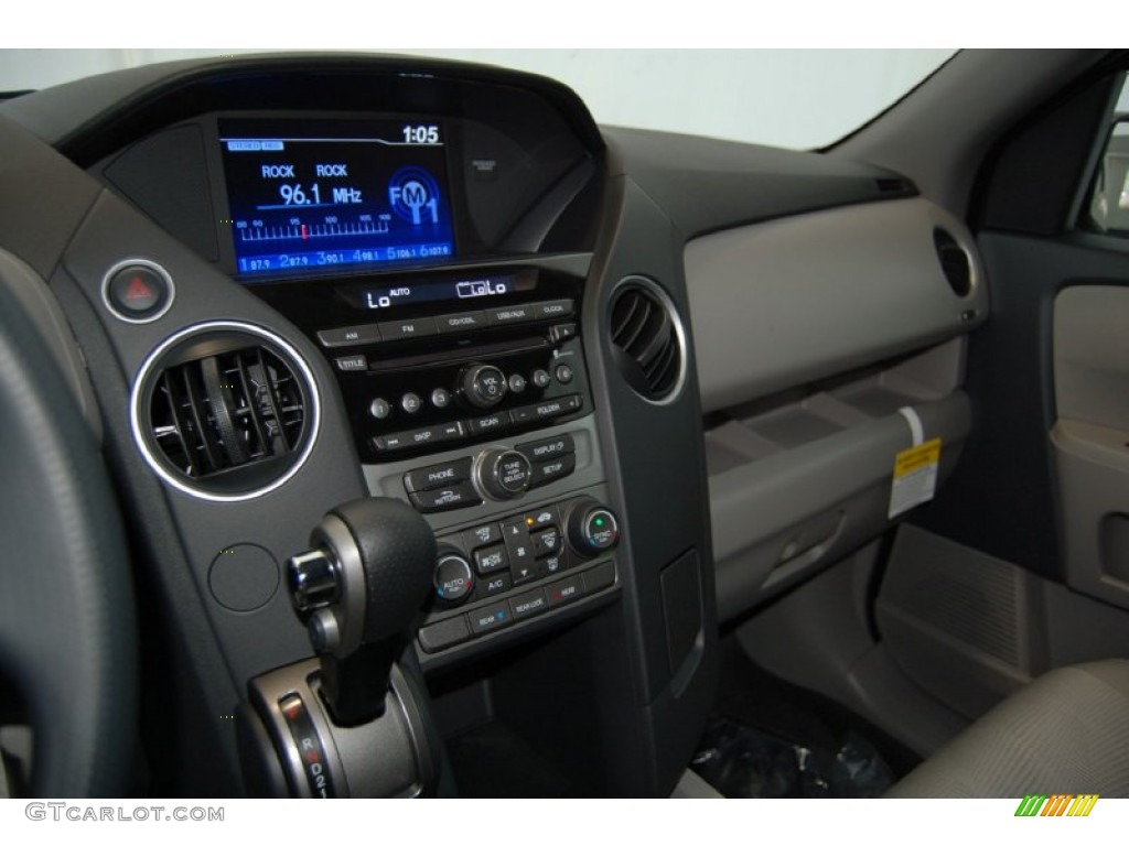 2015 Pilot LX - Alabaster Silver Metallic / Gray photo #14