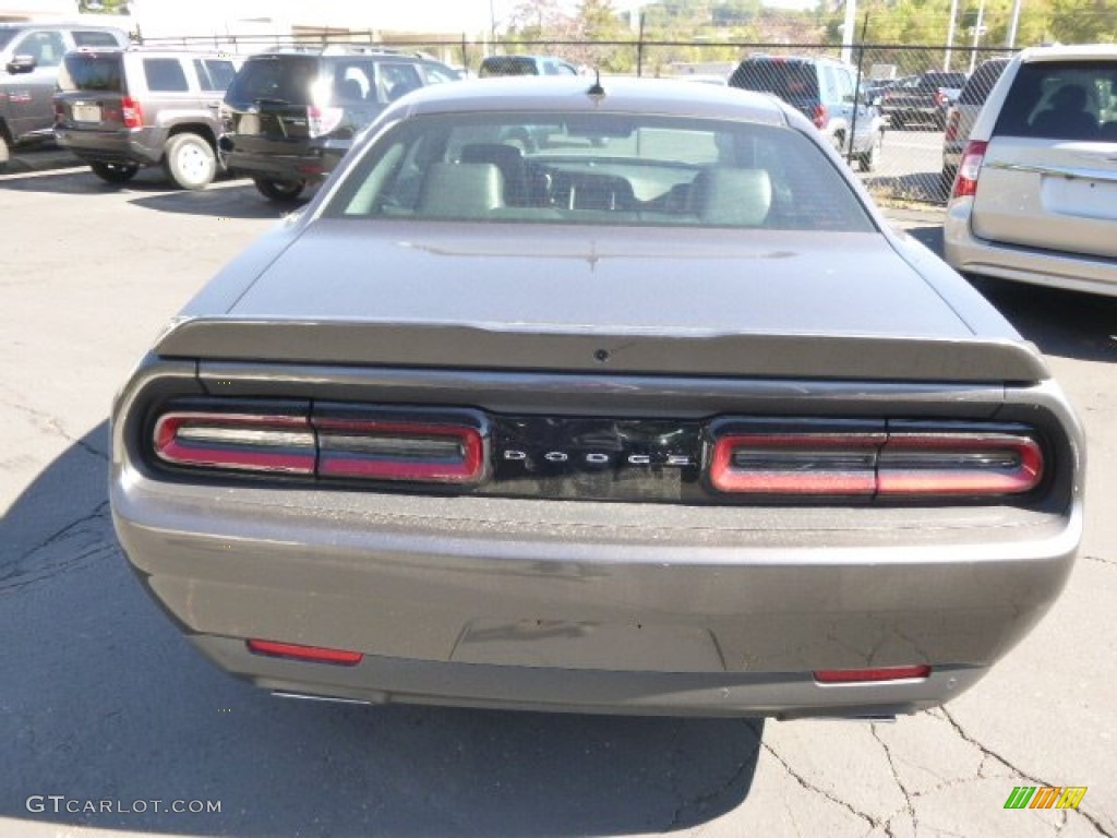 2015 Challenger SXT Plus - Granite Crystal Metallic / Black photo #7