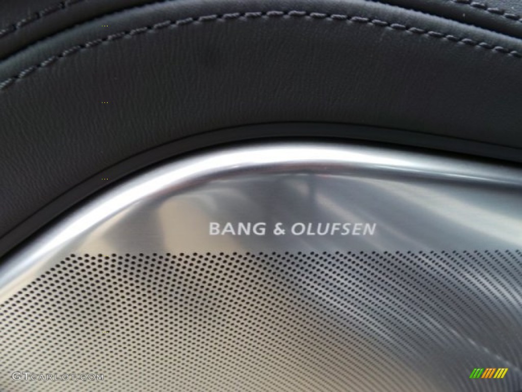 2015 Audi S8 quattro S Audio System Photos