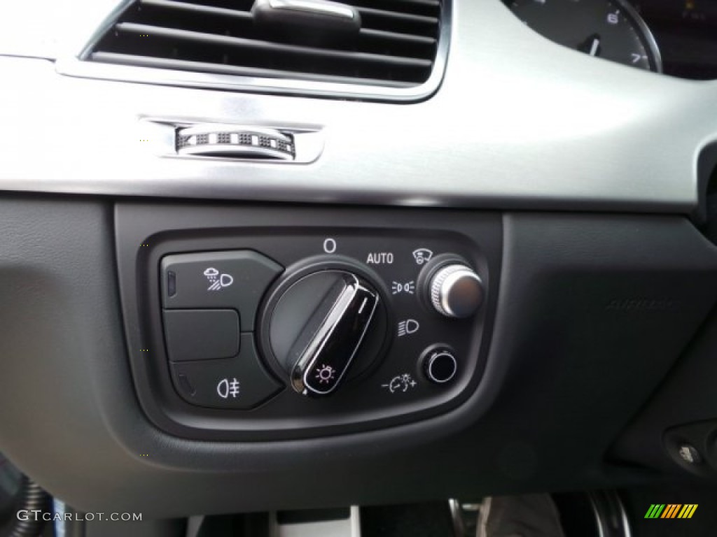 2015 Audi S8 quattro S Controls Photo #97667193