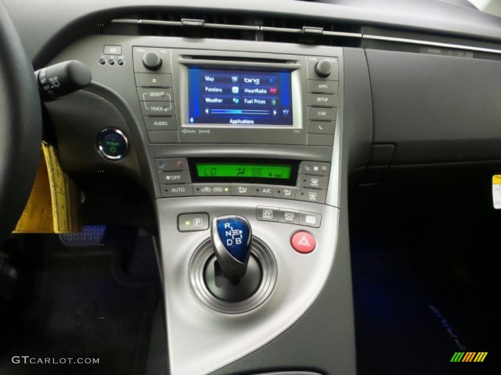 2015 Prius Persona Series Hybrid - Blizzard Pearl / Black photo #25