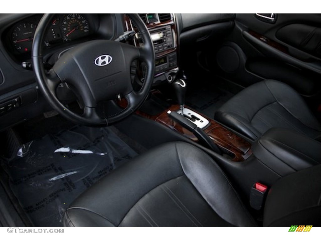 Black Interior 2004 Hyundai Sonata LX Photo #97677969