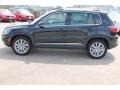 Deep Black Pearl - Tiguan SEL Photo No. 5