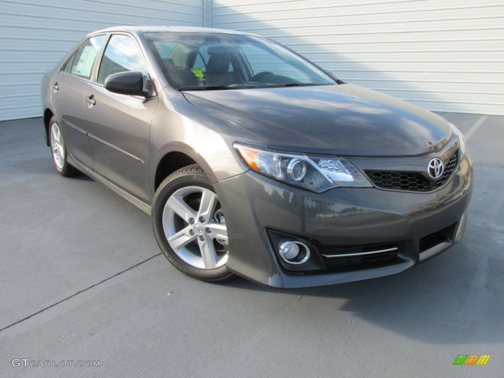 2014 Camry SE - Magnetic Gray Metallic / Black/Ash photo #1