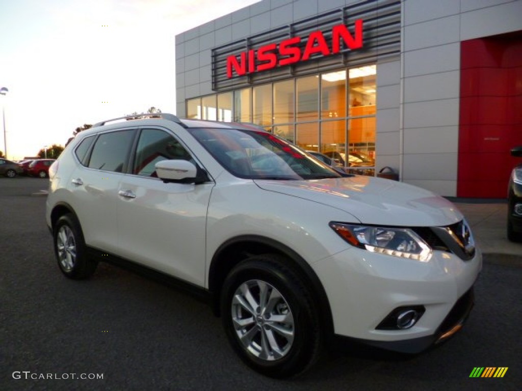 2015 Rogue SV AWD - Pearl White / Charcoal photo #1