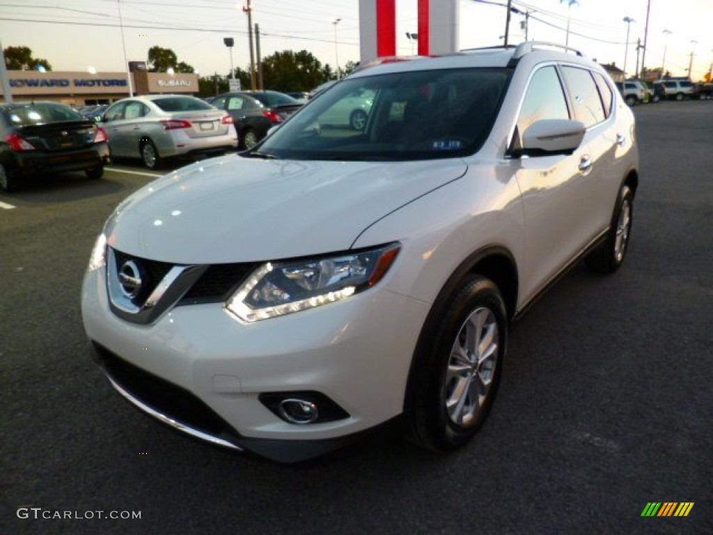 2015 Rogue SV AWD - Pearl White / Charcoal photo #3