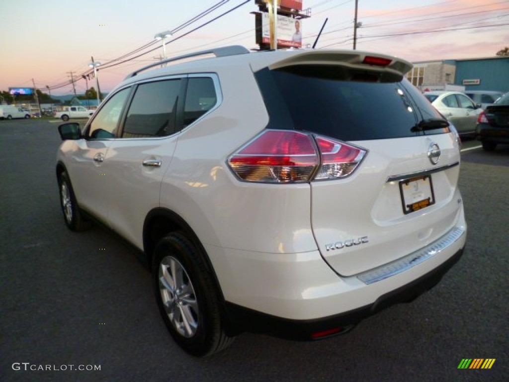 2015 Rogue SV AWD - Pearl White / Charcoal photo #5