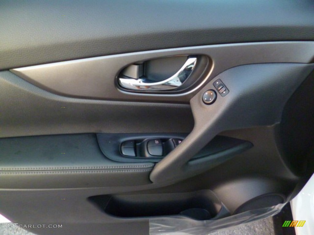 2015 Rogue SV AWD - Pearl White / Charcoal photo #17