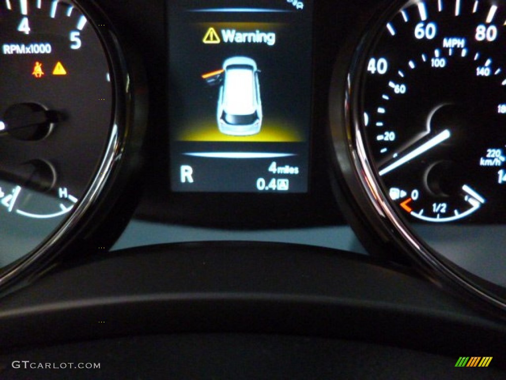 2015 Rogue SV AWD - Pearl White / Charcoal photo #20