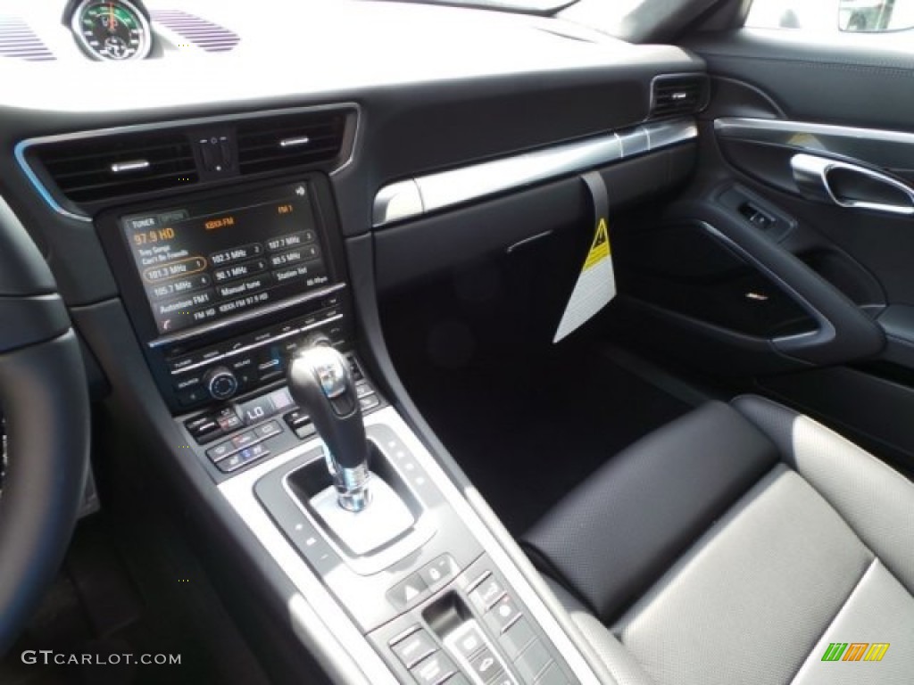 Black Interior 2015 Porsche 911 Turbo Coupe Photo #97716510