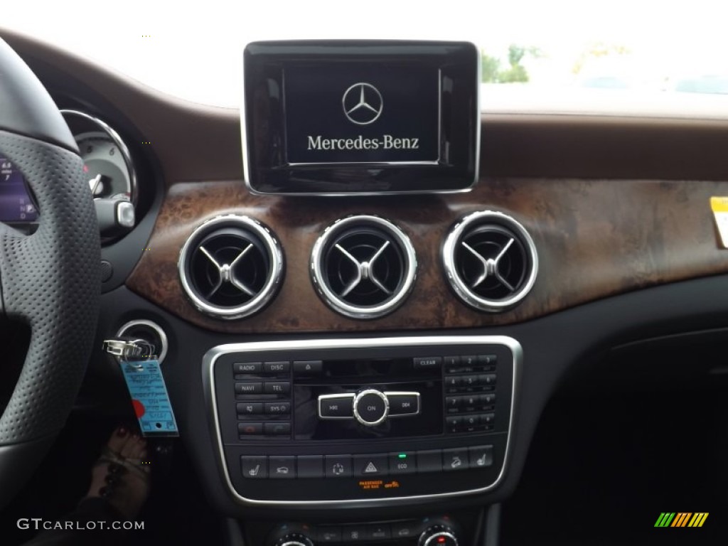 2015 Mercedes-Benz GLA 250 4Matic Controls Photo #97724166