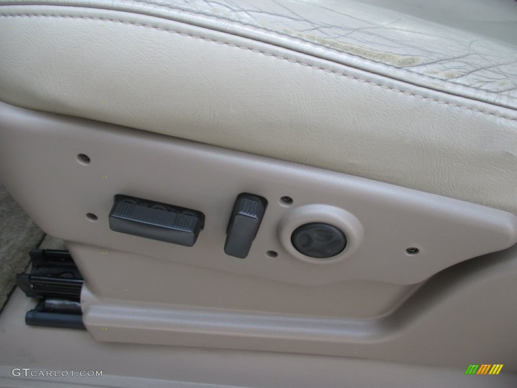 2005 Tahoe LT 4x4 - Summit White / Tan/Neutral photo #6